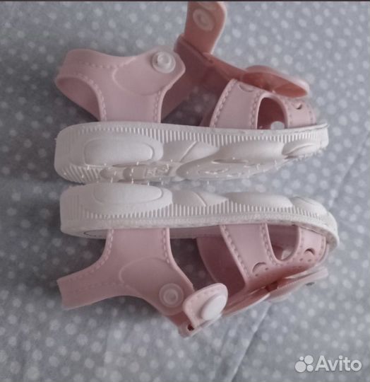 Сандалии для девочки 25 размер новые
