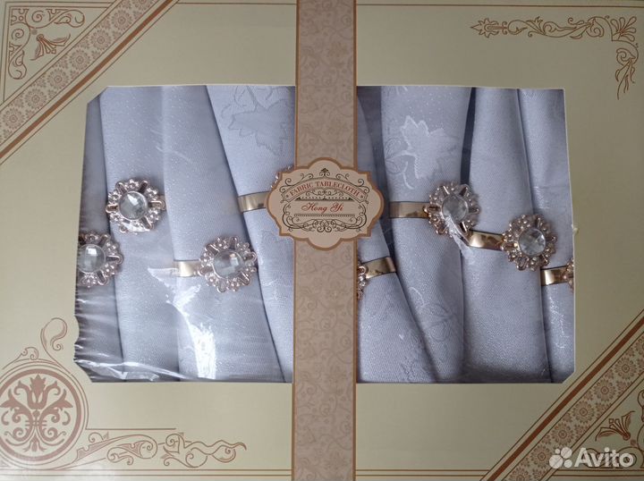 Скатерть с салфетками на кольцах