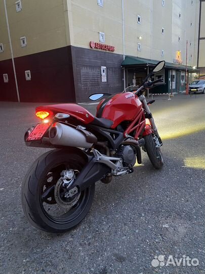 Ducati Monster 696