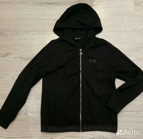 Спортивный костюм EA7