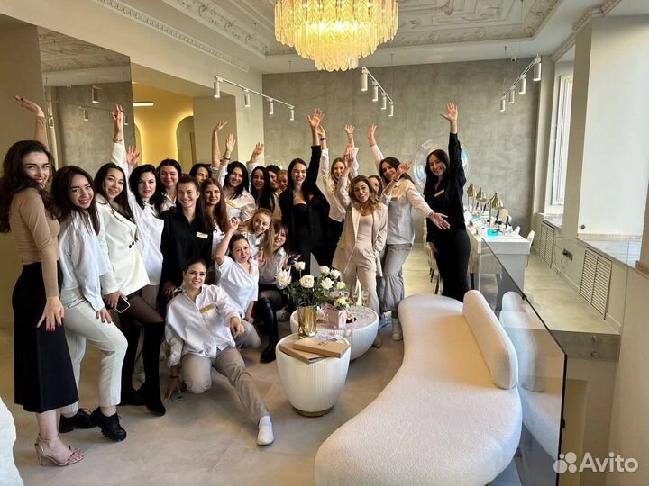 Администратор в студию маникюра