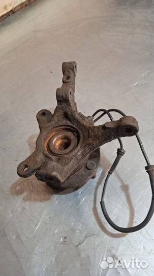 Кулак передний правый Mitsubishi Colt 6 (Z20/Z30)