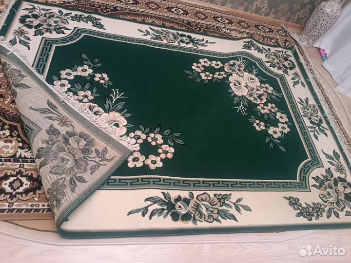 Ковер зелёный
