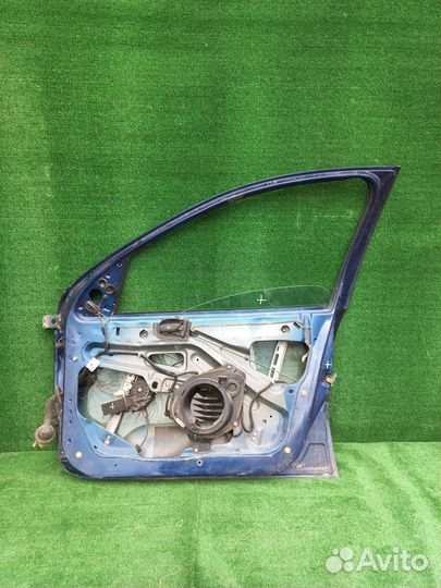 Дверь передняя правая Peugeot 206