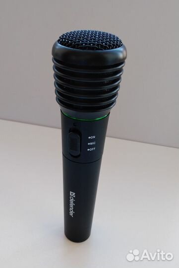 Микрофон (по радио до 15 м, по кабелю до 3 м)