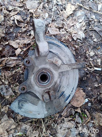 Поворотный кулак правый на renault symbol