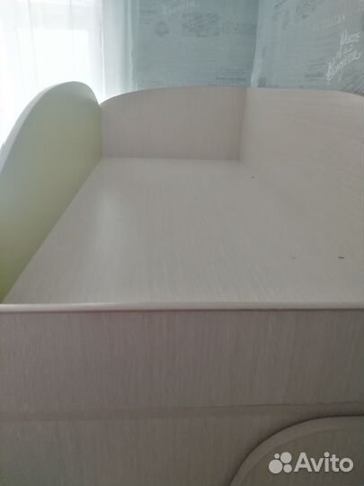 Кровать двухьярусная