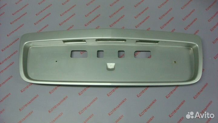 Nissan 84810-AU300 накладка крышки багажника