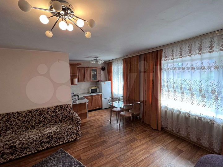 2-к. квартира, 42 м², 1/3 эт.