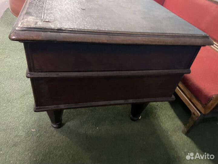 Антикварная мебель из массива