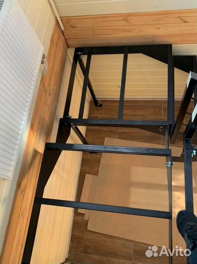 Лестница на металлокаркасе открытого типа