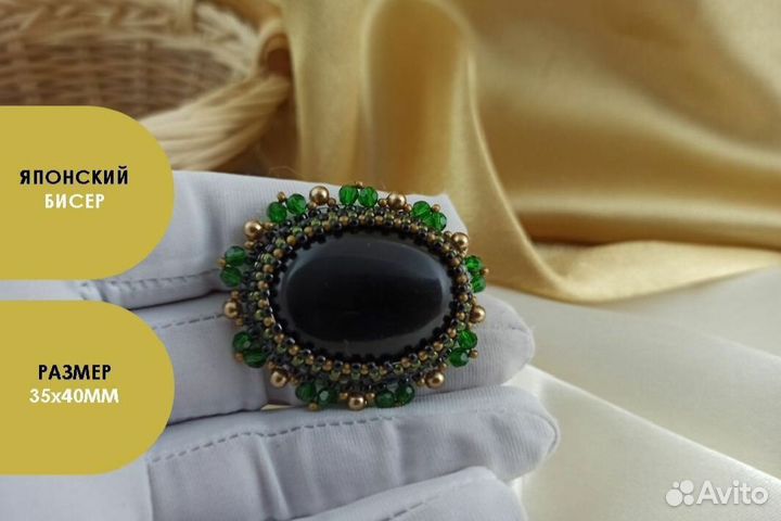 Брошь ручной работы из бисера