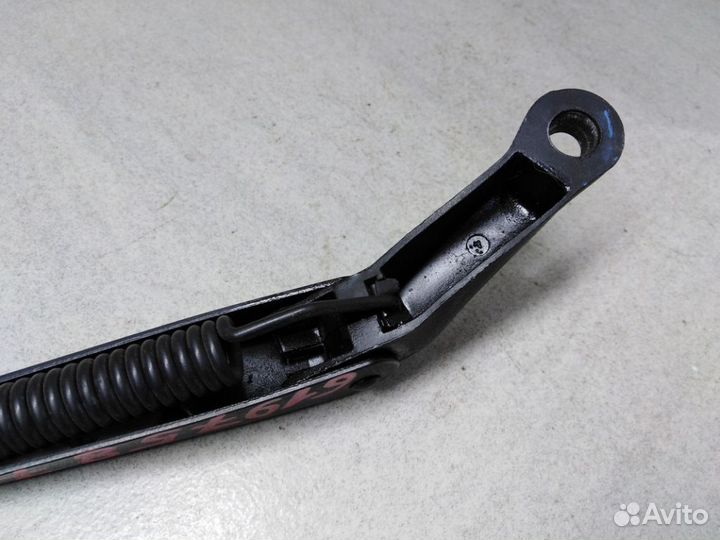 Поводок стеклоочистителя задний