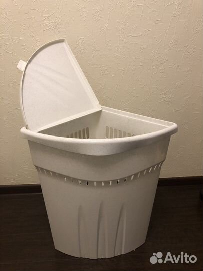 Угловой бак для белья