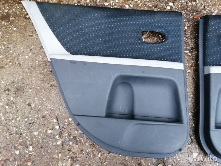 Обшивка двери Toyota Yaris Vitz 90