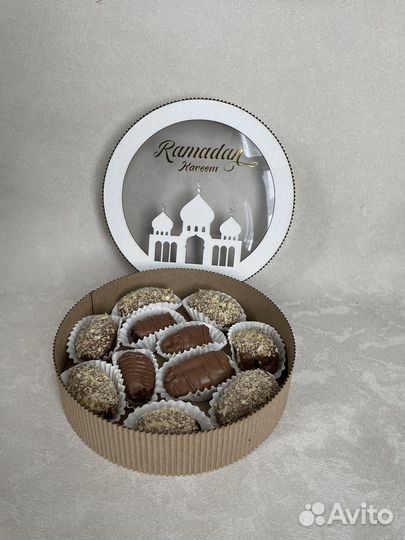 Финики в шоколаде