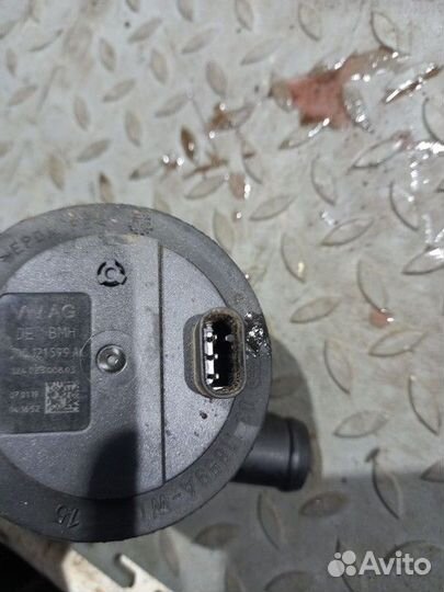 Насос водяной (помпа) (Volkswagen Tiguan)