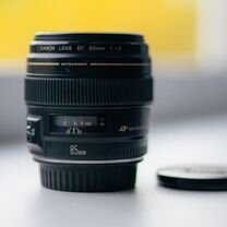 Canon EF 85mm f 1.8 USM