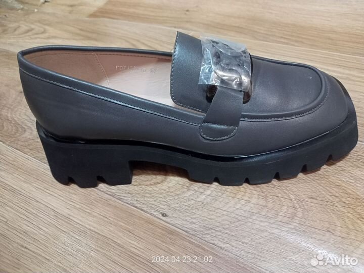 Лоферы женские