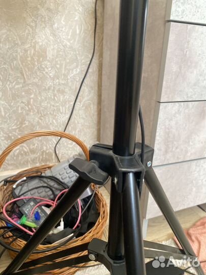 Кольцевая лампа для съемки с штативом