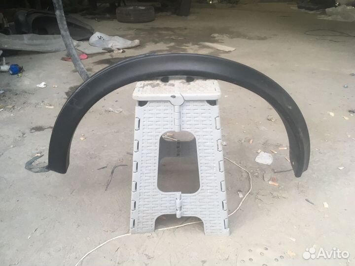 Накладка заднего левого крыла Nissan Juke F15