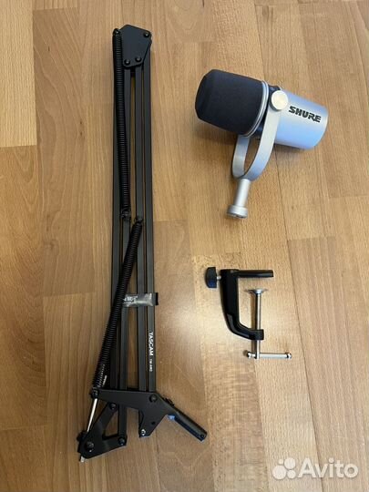 Микрофон Shure MV7 + пантограф Tascam TM-AM2