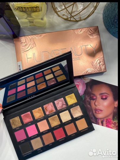 Huda beauty палетка
