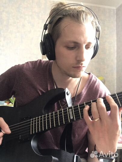 Преподаватель игры на гитаре