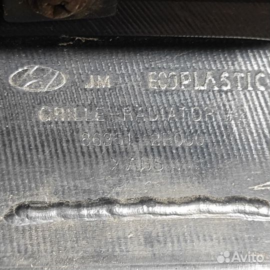 Решетка радиатора с эмблемой Hyundai Tucson 1 2004