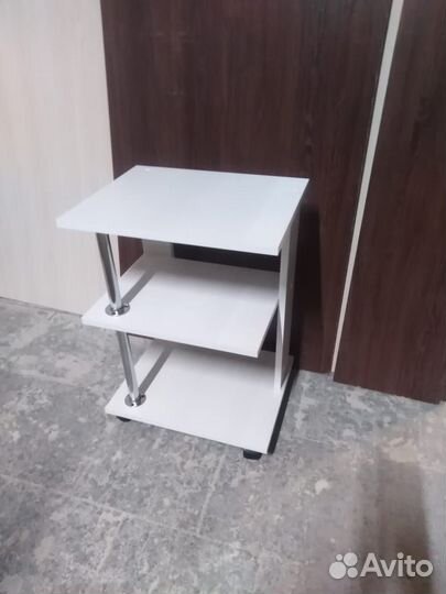 Косметологический столик на колесах