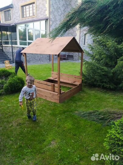 Песочница с крышей