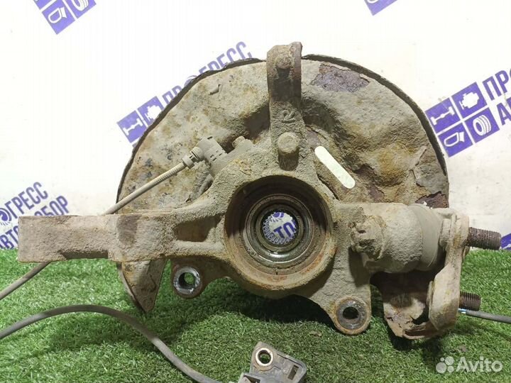 Поворотный кулак передний правый Toyota Corolla