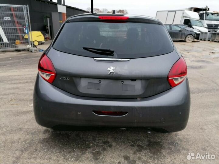 Peugeot 208 рестайлинг 2015-2019г на запчасти