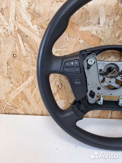 Рулевое колесо Toyota Avensis 2