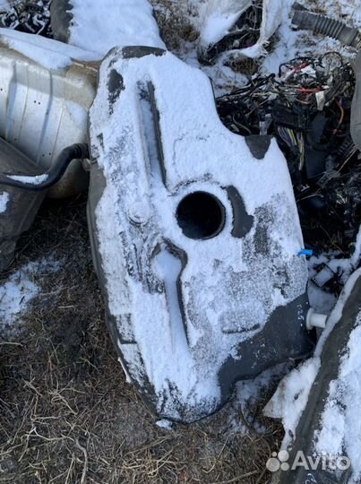 Топливный бак Тойота Авенсис T25 2003-2008