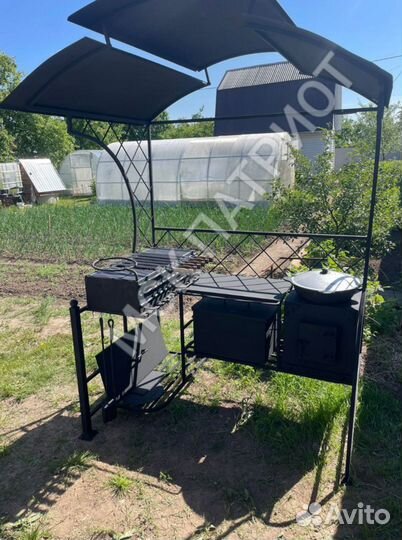 Мангал с крышей