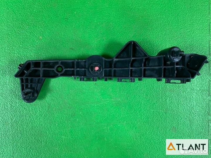 Крепление бампера передняя правая lexus NX200