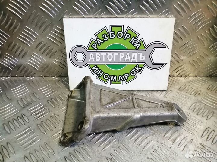 Кронштейн двигателя левый BMW 3 E30 1986г M20 B25