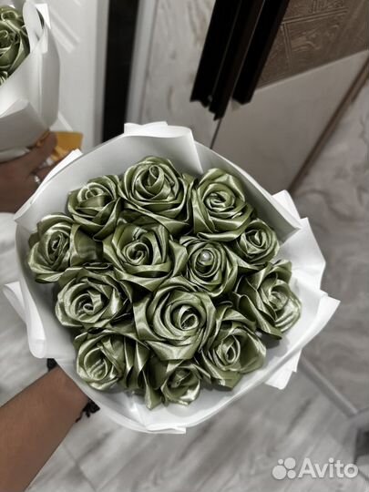 Букеты из бабочек и атласных роз