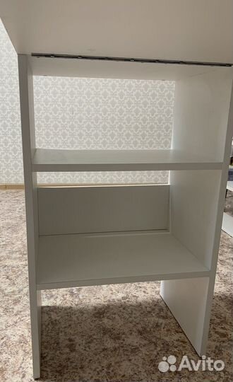 Маникюрный стол