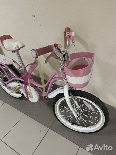 Етский велосипед Royal Baby Little Swan 18