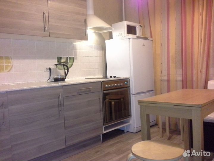 Продам кухонный гарнитур бу