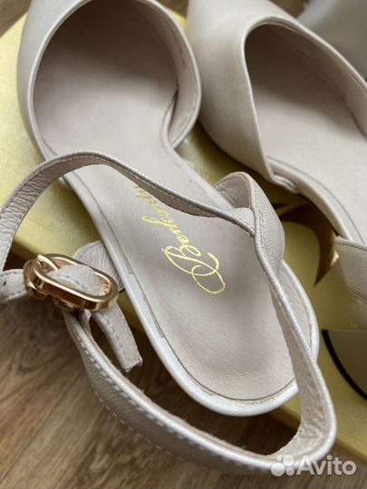 Босоножки 38