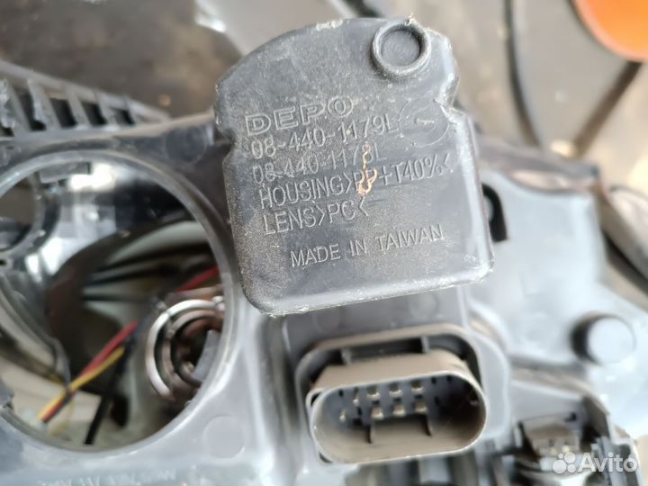 212 левая фара галоген тайвань битая