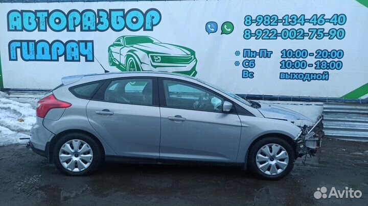 Ручка двери внутренняя правая Ford Focus 3 AM51U22