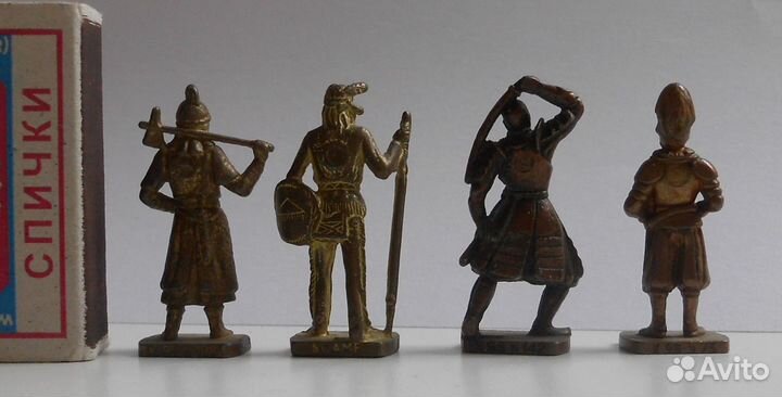 Фигурки из киндер-сюрпризов, тяжелый металл