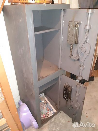 Сейф несгораемый