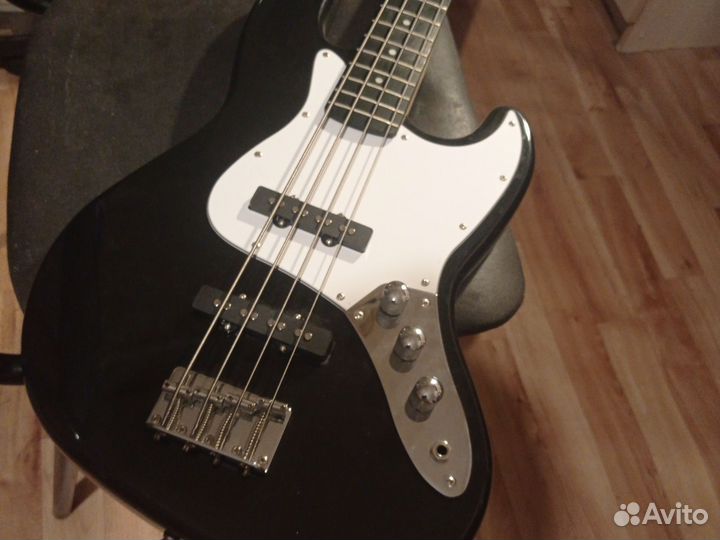 Бас гитара rockdale