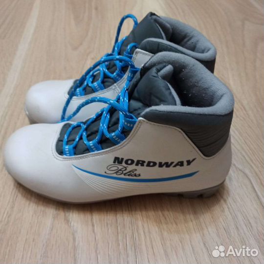 Лыжные ботинки размер 38