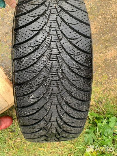 Goodyear UltraGrip Ice 235/50 R18 97T